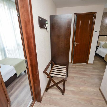 Tbilisi Inn Екстер'єр фото